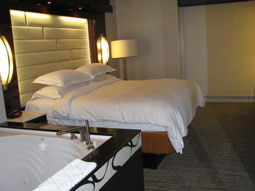 Suites At Elara Las Vegas Center Strip-No Resort Fees Exterior photo